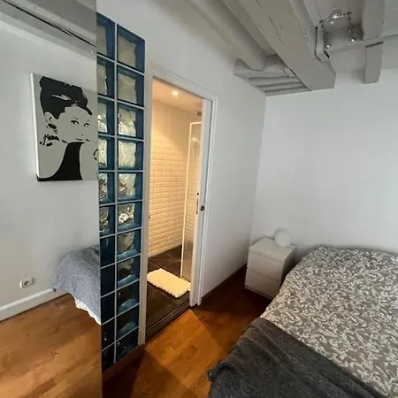 Eiffel Tower: Ideally Plan For 4 Apartment *
